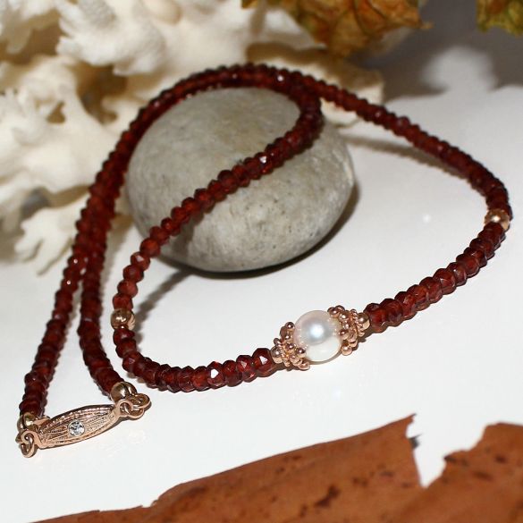 Unikatowa biżuteria - naszyjnik z granatu i perły Akoya 1