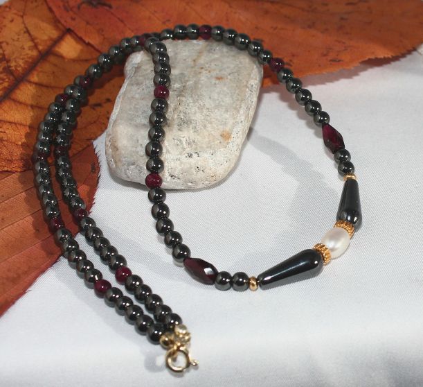 Unikatowa biżuteria - naszyjnik z hematytu, granatu i perel 1