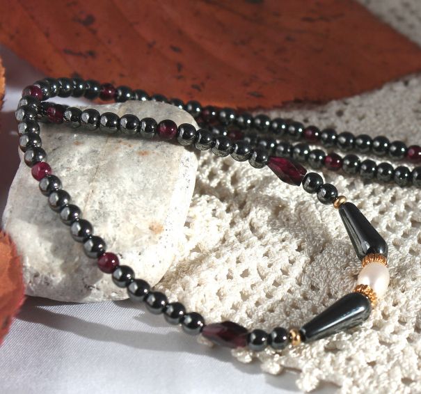 Unikatowa biżuteria - naszyjnik z hematytu, granatu i perel 3